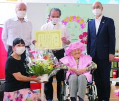 デイサービス新小岩　百寿の会～100歳のお祝い～